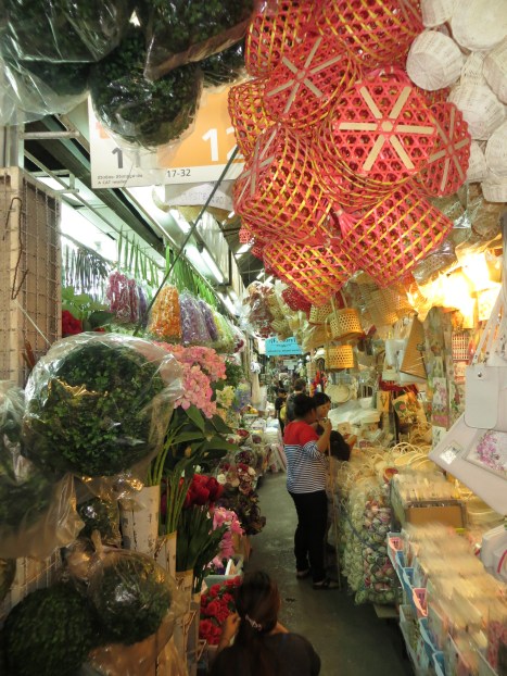 The market is sectioned into different areas such as clothing, local items, house ware, pets, craft supplies and the list goes on.  We learned the hard way that if you find something you like, buy it because you won't be able to find it again in the maze of vendors, even with a map.