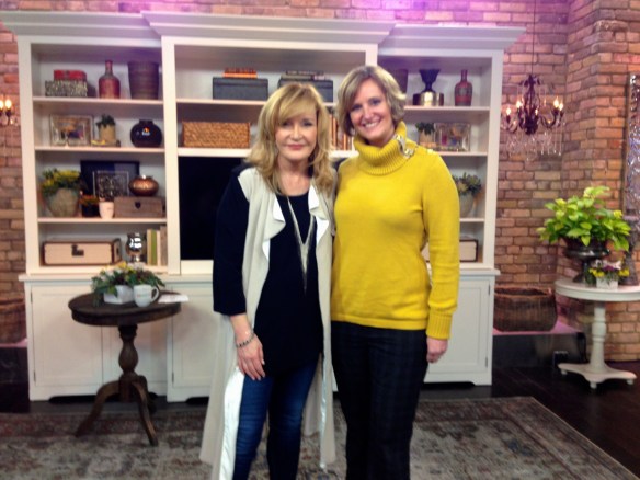 They had a photo-op at the end of the show.  Doesn't it look like it's Marilyn's favourite part of her day :)